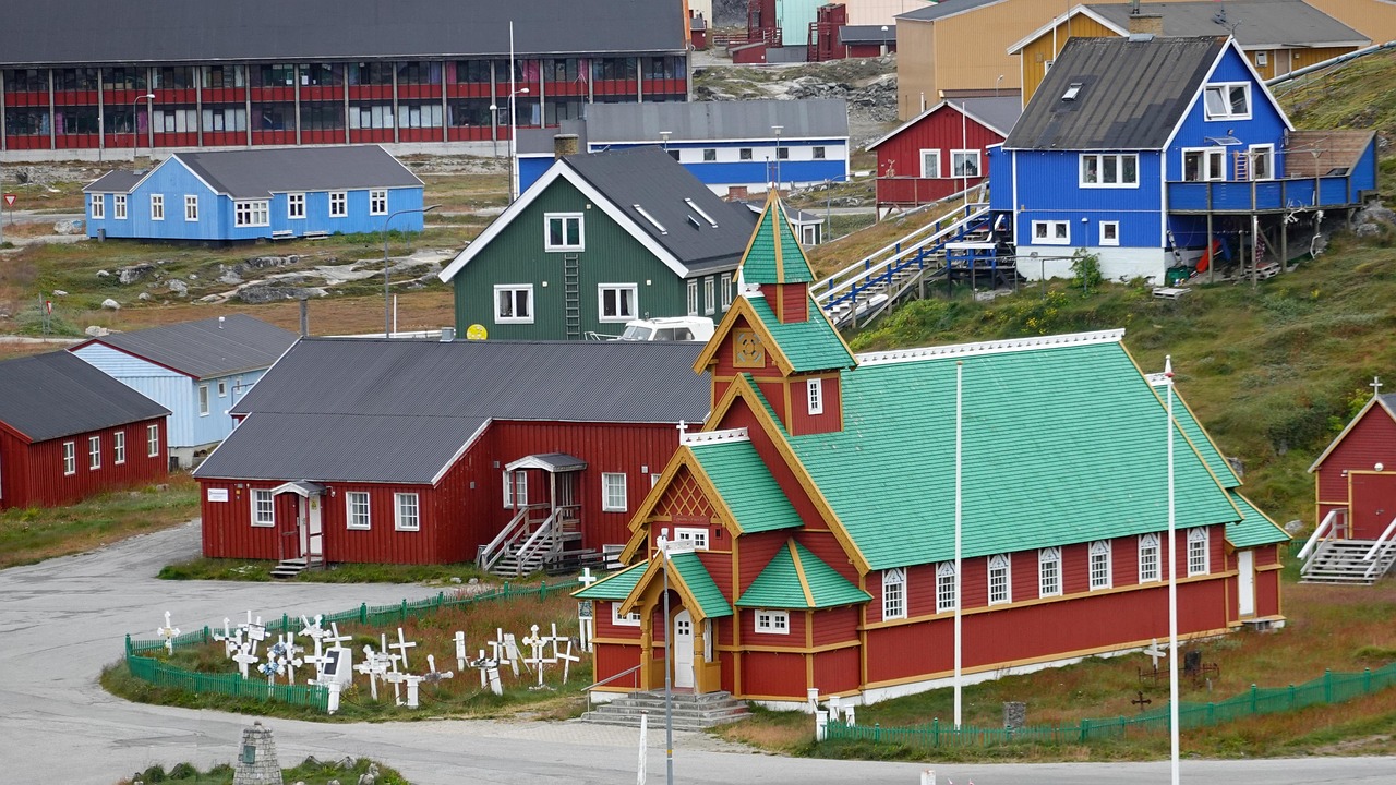 entdecken sie grönland, das majestätische land aus eis und unberührter natur. erleben sie die atemberaubenden fjorde, die faszinierende tierwelt und die einzigartigen inuit-kulturen. planen sie ihr abenteuer in diesem arktischen paradies!