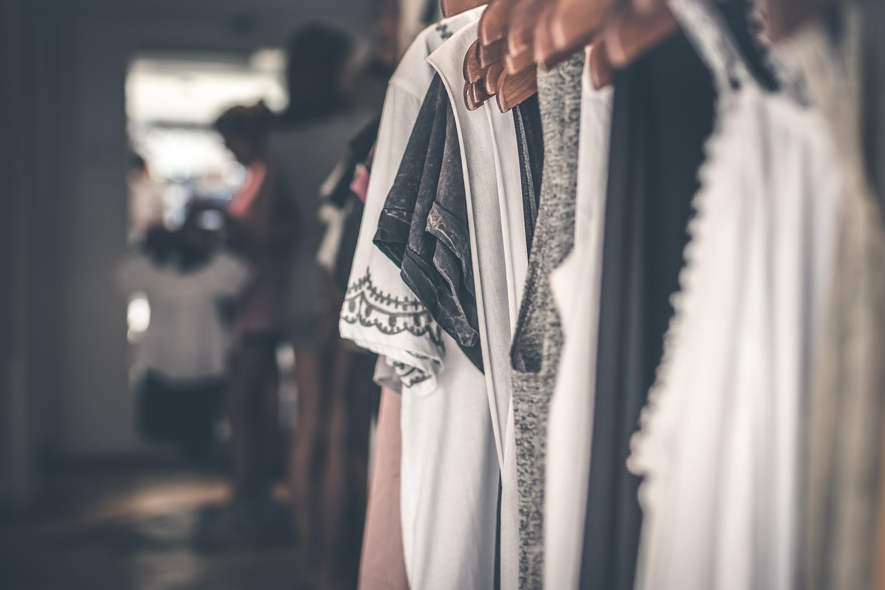 entdecken sie die neuesten fashion-trends und stilrichtungen für jede saison. bleiben sie modisch und inspirieren sie ihr outfit mit aktuellen trends.