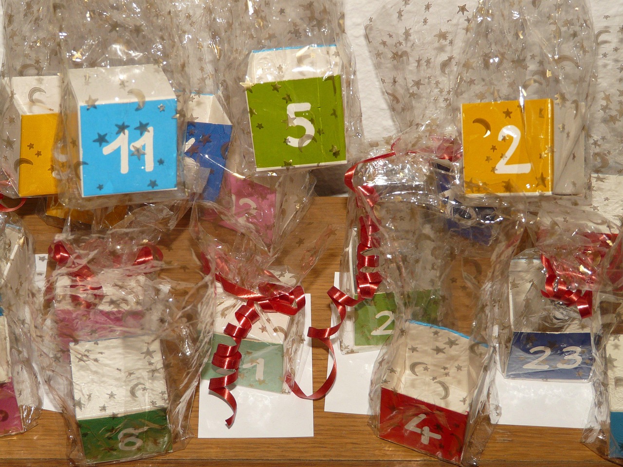 entdecken sie unseren vielseitigen adventskalender, der voller überraschungen und festlicher vorfreude steckt. jeden tag ein neues türchen, das die weihnachtszeit noch magischer macht!