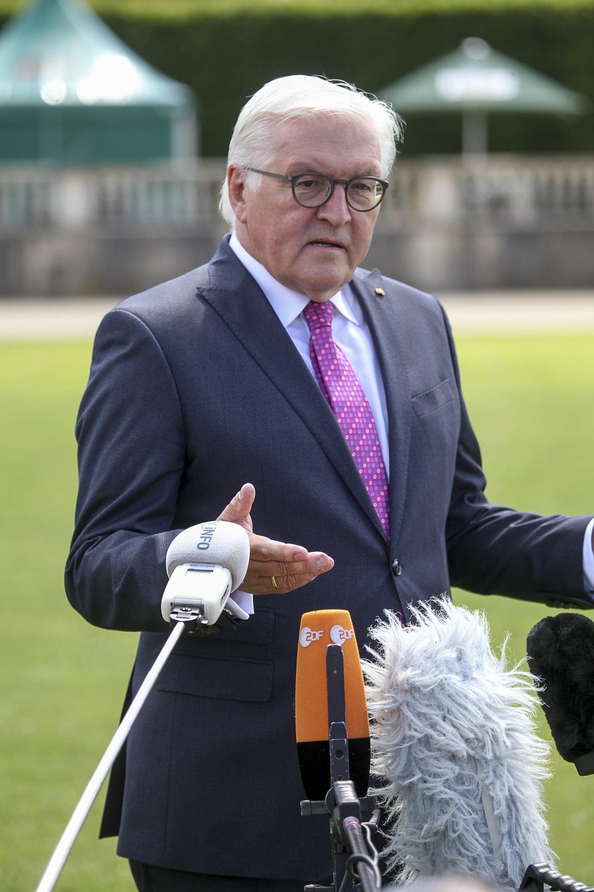 erfahren sie mehr über frank-walter steinmeier, den aktuellen bundespräsidenten deutschlands, seine politischen positionen und wichtigsten stationen seiner karriere. jetzt informieren!